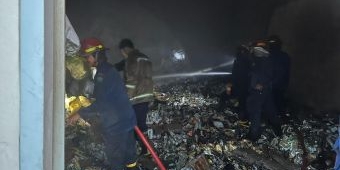 Gudang Makanan di Kawasan SiRIE Sidoarjo Terbakar saat Dini Hari, 5 Mobil Damkar Dikerahkan