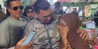 Blusukan ke Pasar Blimbing, Abah Anton-Dimyati Disambut Tangisan Pedagang