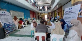 Ratusan Pedagang dan Pengunjung Antusias Ikuti CKG di Pasar Lamongan