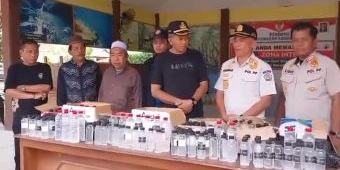 Satpol PP Gresik Gagalkan Pengiriman Miras asal Bali ke Pulau Bawean