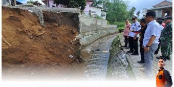 Pj Wali Kota Batu Tinjau Lokasi Longsor di Giripurno, BPBD dan DPUPR Gercep Bantu Material