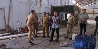 Tinjau Progres Pembangunan Gudang Aset, Pj Wali Kota Batu Targetkan Rampung Akhir 2024