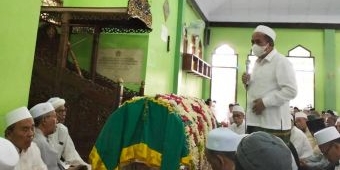 Ribuan Pelayat Iringi Pemakaman KH Fuadi bin Imron, Pengasuh Pondok Pesantren Al-Yasini