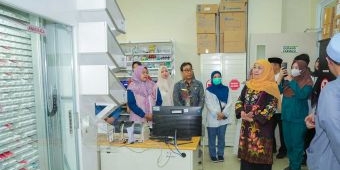 Tinjau RSUD Syamrabu, Gubernur Khofifah Puji Surplus dan Digitalisasi Farmasi