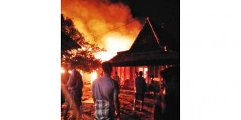 Ditinggal Tarawih, Rumah Warga Padas Ngawi Hangus Terbakar