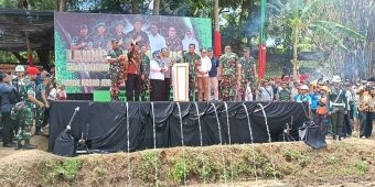 Kasad Launching Pipanisasi TNI AD Manunggal Air di Pulau Bawean