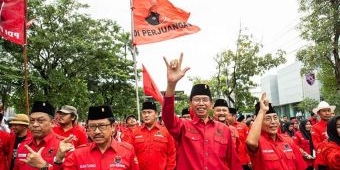 Meriah! PDIP Surabaya Long March Daftarkan Bacaleg ke KPU