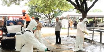 Cegah PMK Bareng Kwarda Pramuka, BPBD Jatim Lakukan Penyemprotan di Balongpanggang Gresik