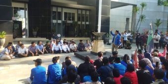 Aliansi Mahasiswa Cipayung Geruduk Kantor DPRD, Bupati Pasuruan: Kami Tidak Tutup Mata