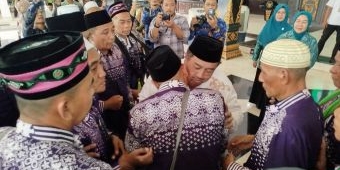 Disambut Bupati, Jemaah Haji Kloter 18 Jombang Tiba, Satu Dikabarkan Meninggal Dunia
