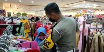 Bulan Ramadan, Satlantas Probolinggo Kota Berbagi dengan Puluhan Anak Yatim