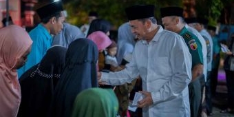 Safari Ramadan di Kecamatan Tlanakan, Pj Bupati Pamekasan Berikan Santunan untuk Anak Yatim
