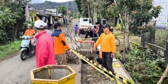 Hujan Lebat, Dinding Saluran Irigasi Jembatan Dakota Kota Batu Longsor