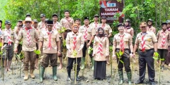 Gubernur Khofifah Apresiasi Pramuka Jatim atas Program Bedah Rumah dan Nandur Mangrove