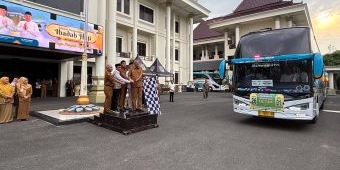 Berangkatkan 376 Jemaah Haji, Bupati Tuban Berpesan Jemaah Jaga Kesehatan
