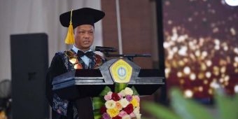 Pesan Rektor UTM saat Wisuda ke-39: Simpan Ijazah, Siapa Tahu Jadi Presiden