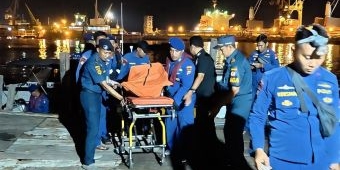 Perahu Pengangkut Besi Tua Tenggelam di Perairan Pelabuhan Gresik, Satu Tewas Dua Hilang