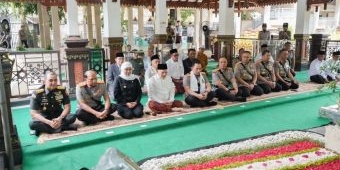 Gubernur Jatim Dampingi Kapolri Ziarah Makam Gus Dur: Teladan Perkuat Toleransi dan Pluralisme