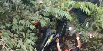 Mayat Pria dan Motornya Ditemukan di Sungai Prambon Sidoarjo, Diduga Korban Laka Tunggal