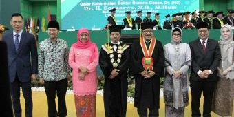 Gubernur Khofifah Hadiri Penganugerahan Honoris Causa Soekarwo di Universitas Islam Sunan Ampel