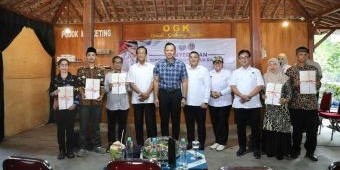 Dorong Kepastian Hukum Aset Warga, Wamen ATR/BPN Serahkan Sertifikat Tanah di Gunungkidul