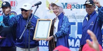 Dianugerahi Bunda Olahraga Masyarakat, Wali Kota Kediri Serukan Olahraga Jadi Gaya Hidup