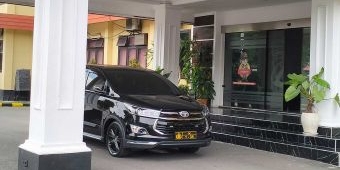 Gunakan Pelat Nomor Lama, Mobil Dinas Kapolres Pasuruan Jadi Sorotan