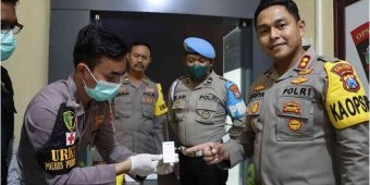 Buktikan Personel Polres Probolinggo Zero Narkoba, Seluruh Pejabat dan Kapolsek Jalani Tes Urine