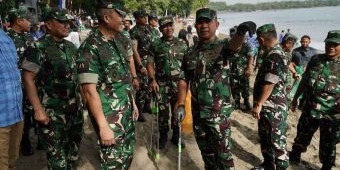 Panglima TNI Buka Aksi Bersih Pantai di 8 Lokasi