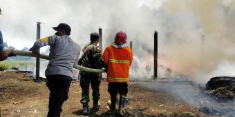 Pegawai Bakar Sampah, Gudang Barang Bekas di Kediri Ikut Terbakar