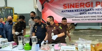 Bea Cukai dan Kejari Blitar Musnahkan Rokok Ilegal dan Narkoba