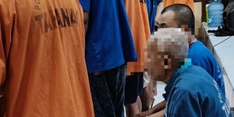 Polisi Gerebek Warnet yang Fasilitasi Judol di Kota Blitar, Kakek 73 Turut Diamankan