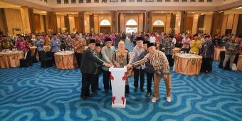 Maksimalkan Layanan, Khofifah Luncurkan 2 Aplikasi di Milad ke-24 Masjid Nasional Al Akbar