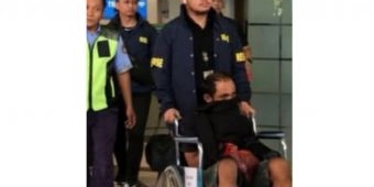 Pembunuh Agen BRILink Desa Imaan Gresik Tiba di Bandara Juanda dengan Kondisi Kaki Tertembak