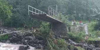 Banjir Bandang di Situbondo Sebabkan Desa Campoan Terisolir