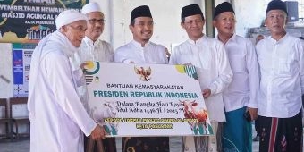 Salat Ied Bersama Warga, Wali Kota Pasuruan Serahkan Sumbangan 101 Hewan Kurban