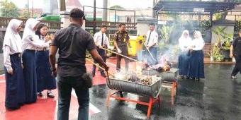 Edukasi Bahaya Narkoba, Kejari Tuban Ajak Pelajar Bakar Barang Bukti Kejahatan