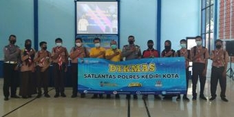 Satlantas Polres Kediri Kota Gelar Dikmas Police Goes to School di SMKN 1