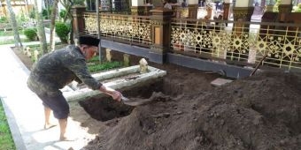 Makam Nyai Lily Wahid Dipersiapkan, Jenazah Diperkirakan Tiba di Tebuireng Pukul 14.00