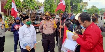 Tolak UU Cipta Kerja, Jimat Trenggalek Minta Ketua DPRD Teken Tuntutan Mahasiswa