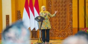 Di Pelantikan PP Kauje, Khofifah Ajak Unej Tingkatkan RnD Bidang Hortikultura dan Agrobisnis