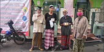 ​Pandemi Covid-19, Anggota DPRD Probolinggo F-Golkar Bantu Karyawan yang di-PHK dengan Ayam Kalap