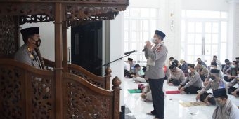 Masjid Al Ikhlas Mulai Dibuka, Wakapolresta Sidoarjo Jadi Khatib Salat Jumat