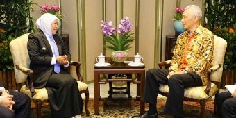 Gubernur Khofifah Bahas Kerja Sama Strategis dengan Lee Hsien Loong Lewat Program Rising Fellowship