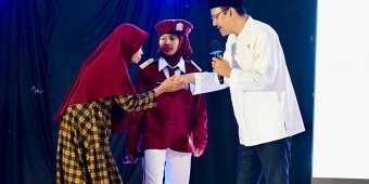 Sapa Siswa-siswi dari 3 Sekolah Rakyat, Gus Ipul Terharu Disambut Puisi dan Hadrah
