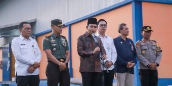 Bupati Jember Salurkan Bantuan Beras di Gudang Bulog Mangli untuk 213 Ribu Keluarga