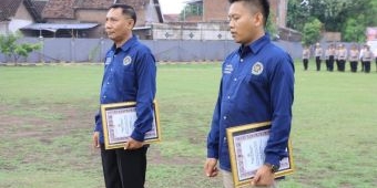 Kapolres Beri Penghargaan ke 2 Warga yang Bantu Wujudkan SPPG Polres Madiun