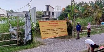 Jual Beli Tanah Rp3,5 M Belum Dilunasi Pengembang, Ahli Waris Pasang Spanduk