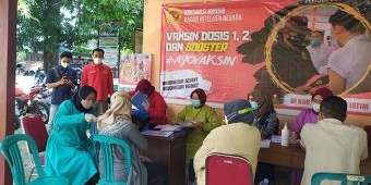 Ratusan Warga Ikuti Vaksinasi Massal BIN di Puskesmas Jabon Jombang