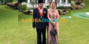 didampingi-nyai-alif-fadhilah-penghargaan-maha-putra-nararya-kiai-asep-lewat-jalan-tol
